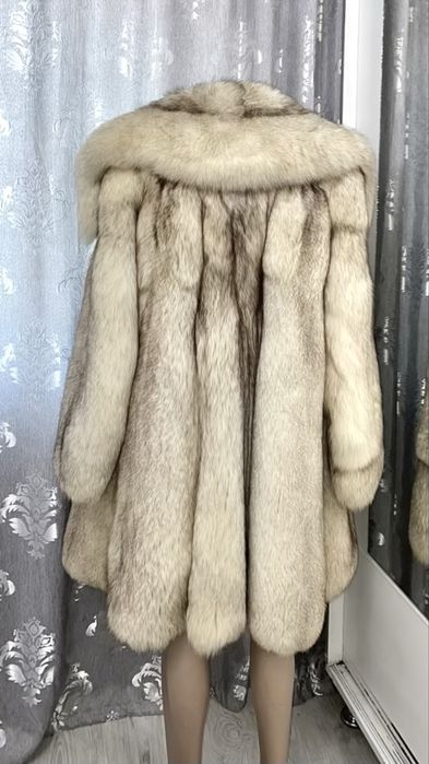 Haină din blană naturală de vulpe polară