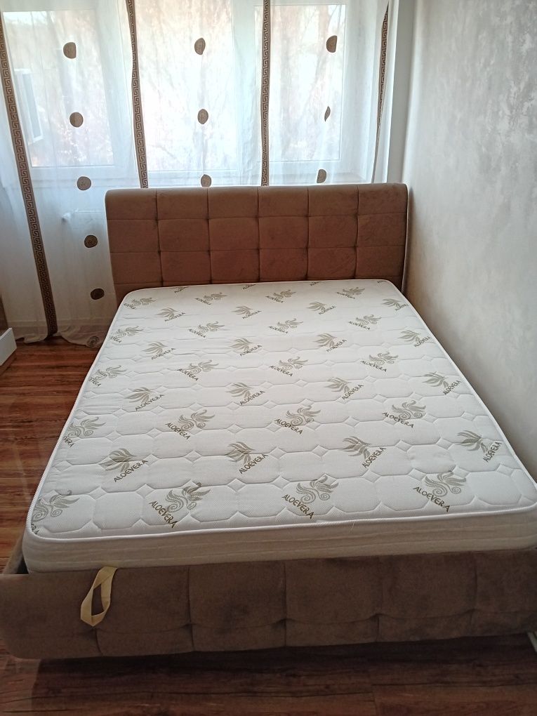 Pat matrimonial king size, tapitat, cu spatiu de depozitare, nou