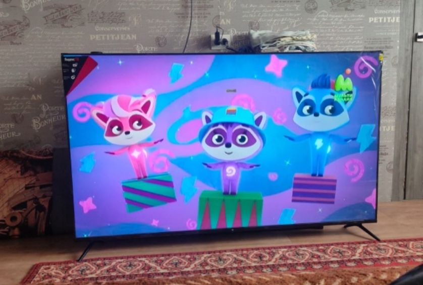 Большой Телевизор QWatt 55" (140 см) — новый, в упаковке!