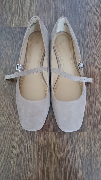 Чисто нови обувки  тип пантофки