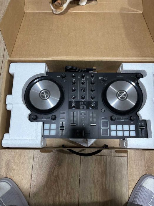 Native Instruments Traktor Kontrol S2 MK3 – ca nou, folosita putin