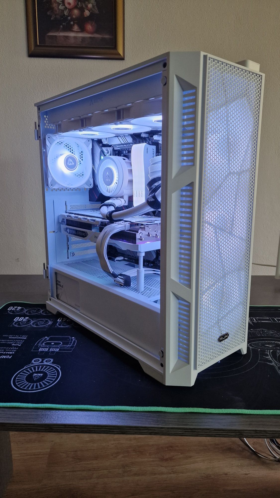 Геймърдки компютър Ryzen 7 5700X3D, RX 7800XT, 32GB