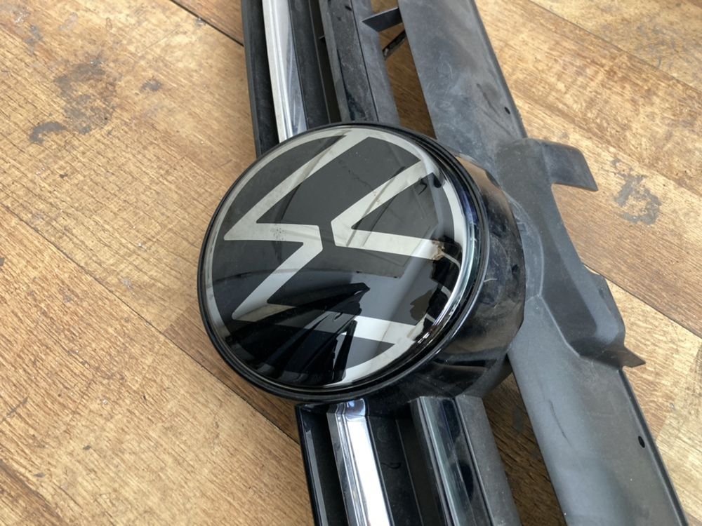 Grila VW Golf 7 Facelift 2016 - 2019 grila cu emblema radar distronic