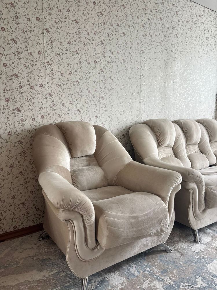 Продам диван и 2 кресла