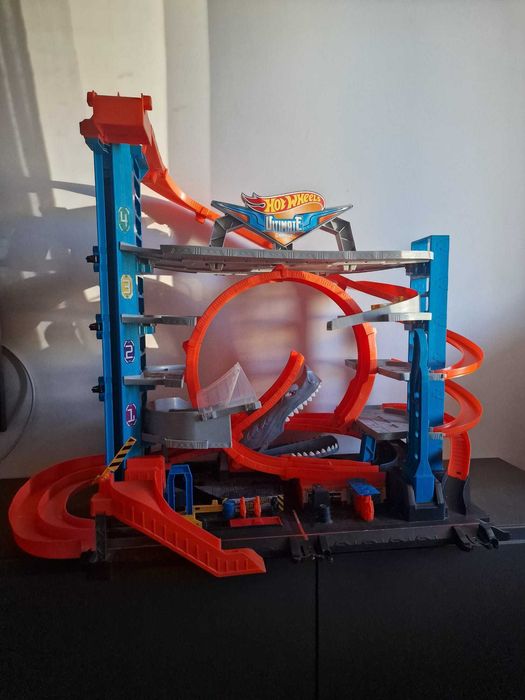 2 Piste Hot wheels: T-Rex si Shark Attack