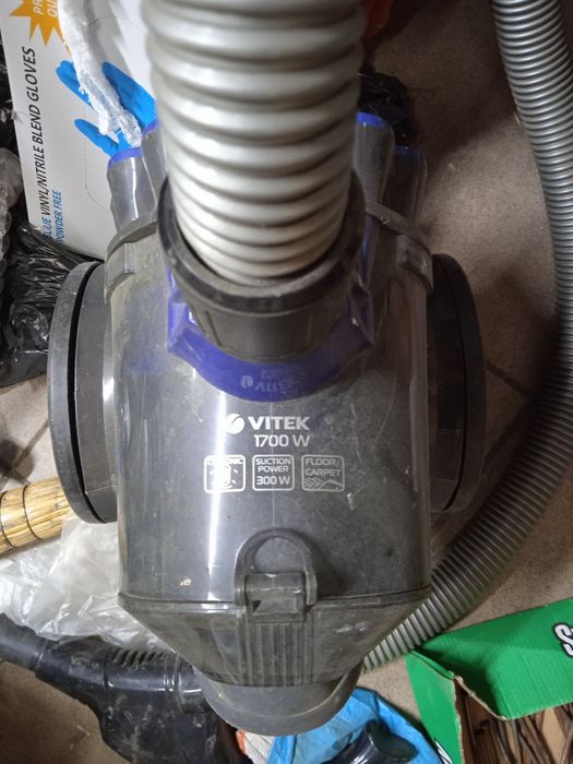 Продам пылесос Vitek 1700 w