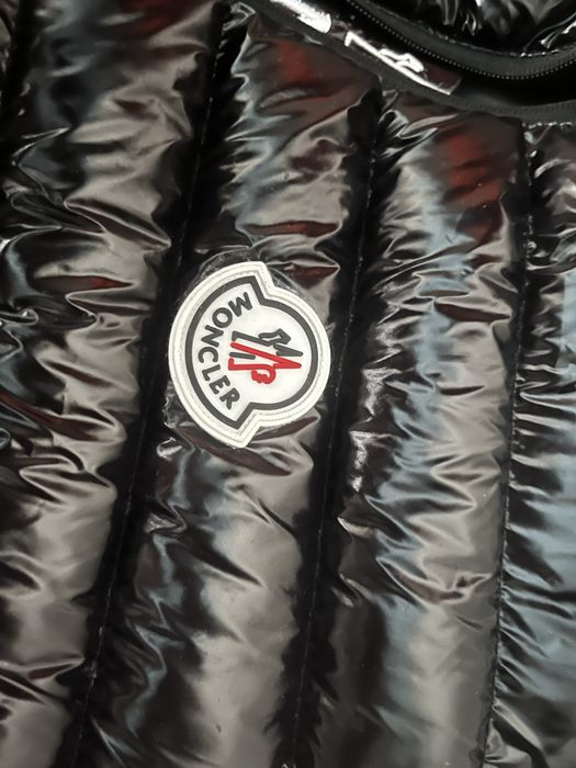 Moncler Черен лъскав Елек с качулка