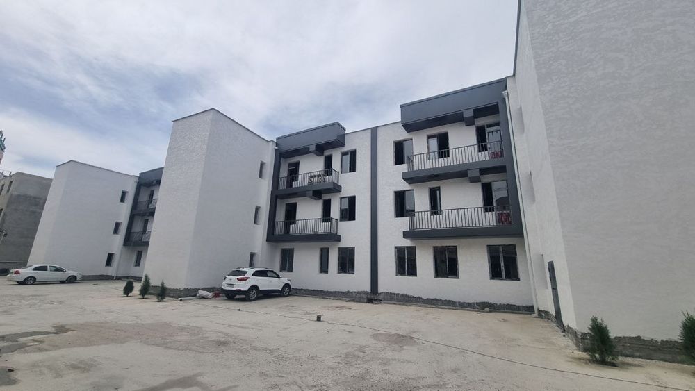 Сотилади 3 етажли дом 3чи етажи сотилади