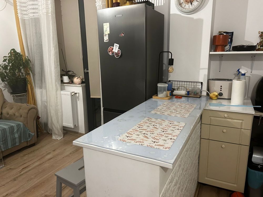 Garsonieră de vânzare,compartimentată în două camere