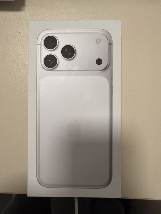 Продаю Iphone 17 pro max 256