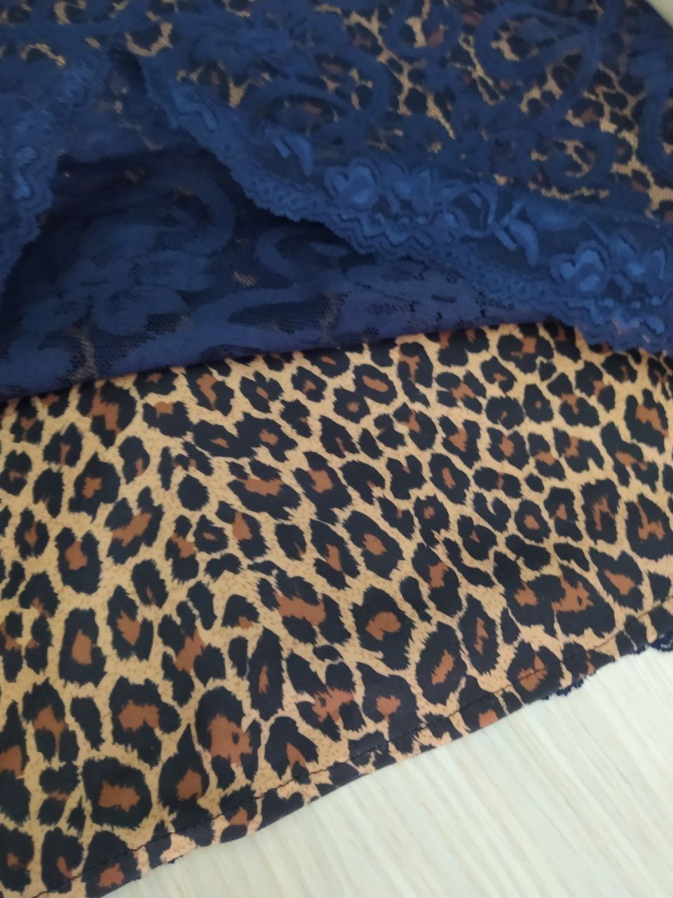 Коктейльное кружевное платье с подкладкой леопард