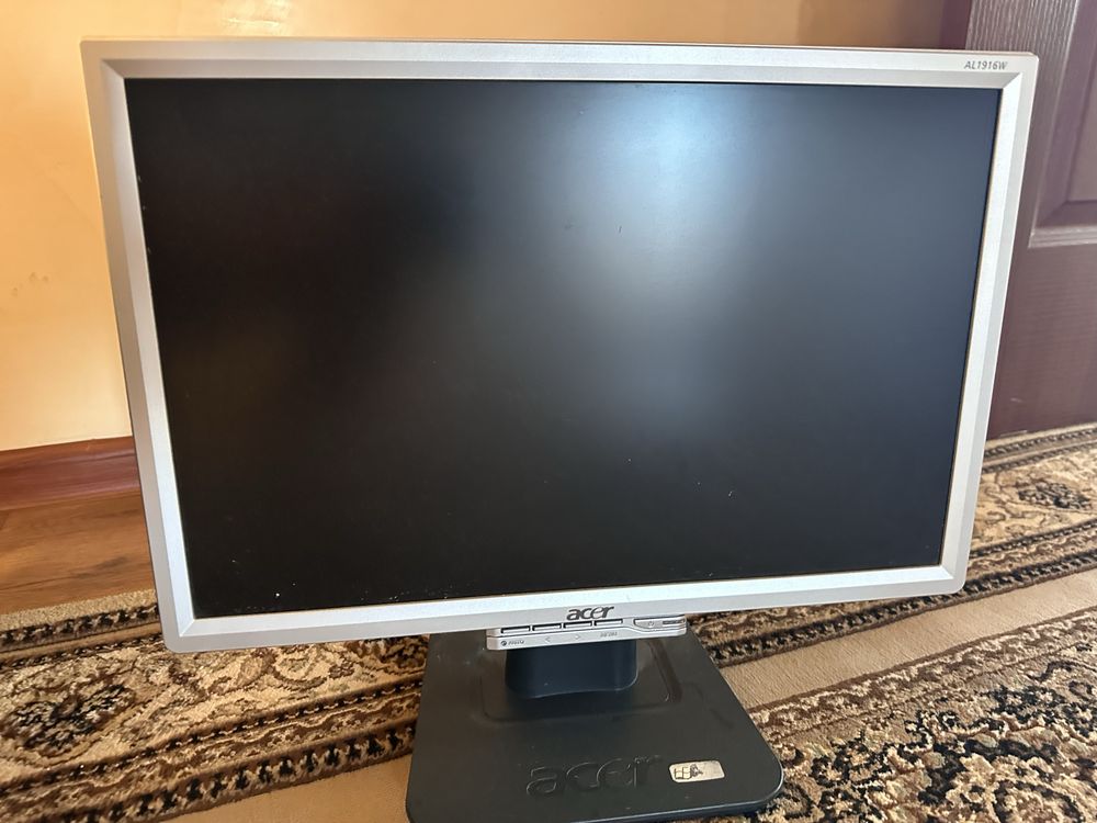 Продам компьютерный монитор Acer в хорошем состояний