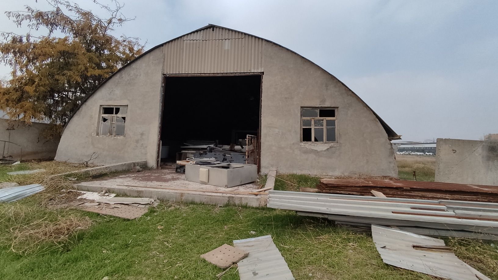 Сдаётся производственно-складское помещение в Чирчике (Промзона)