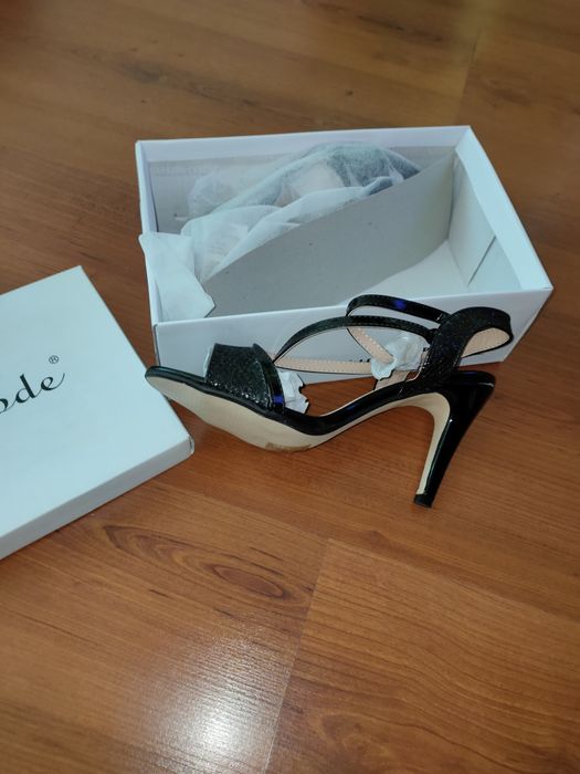 Дамски сандали с ток