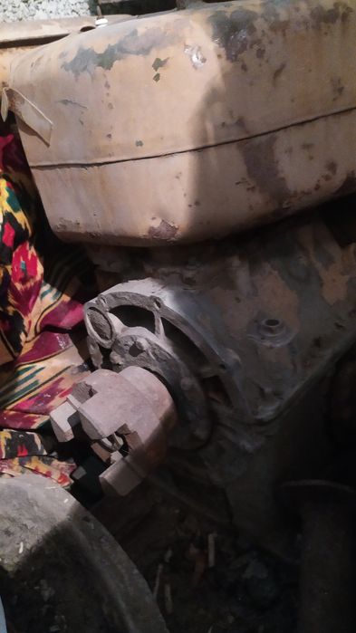 Продам помпу, четырех контактный двух целиндровый двигатель на безине