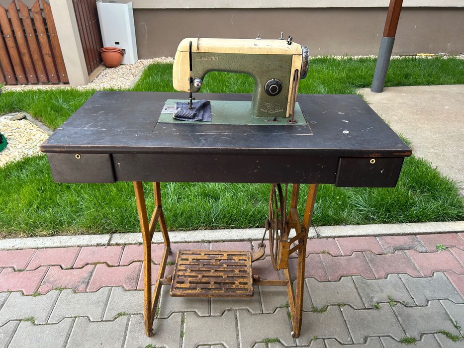Masina de cusut ILEANA 1967