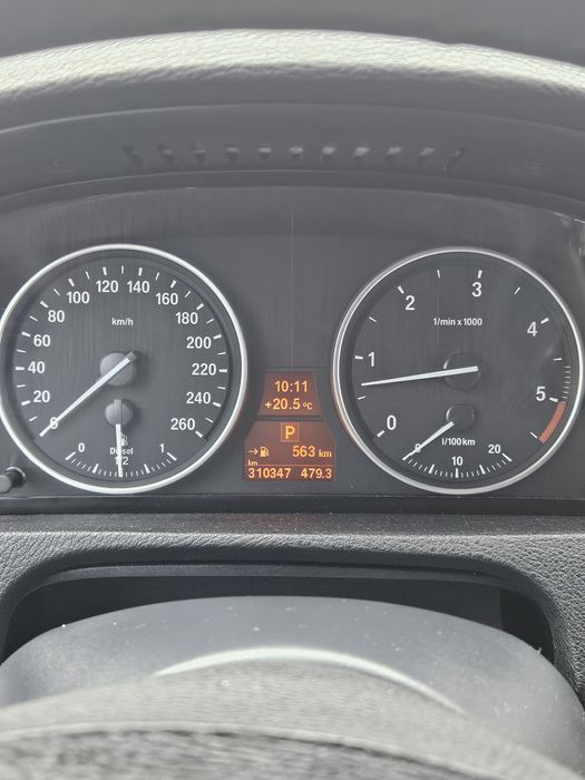 Vând BMW X5
3.0 diesel ,245 cp,x drive.
Masina este întreținută coresp