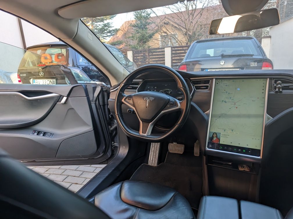 Tesla Model S 85