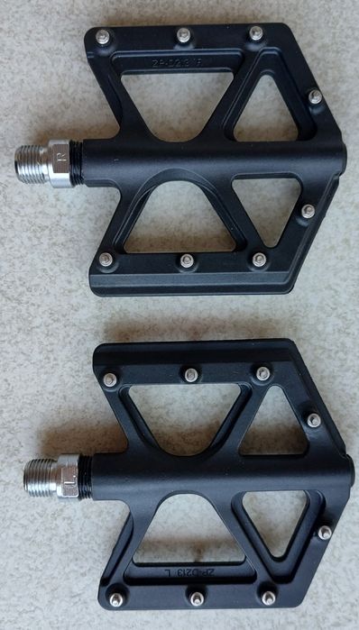 Педали Zeray D213 flat carbon fiber. Нови.