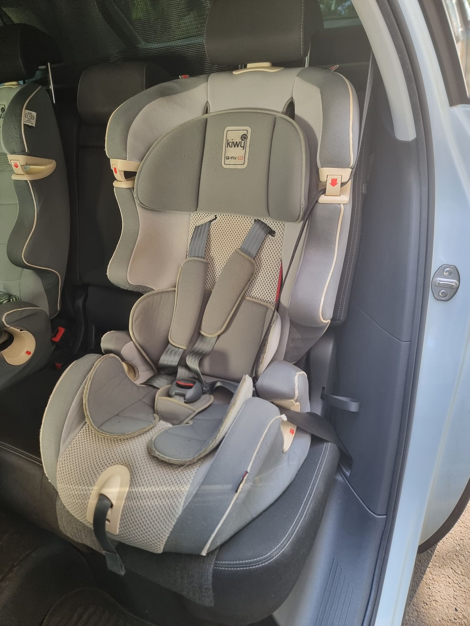 Vând SCAUN Auto Kiwy SLF123 Q-FIX ISOFIX 9-36kg