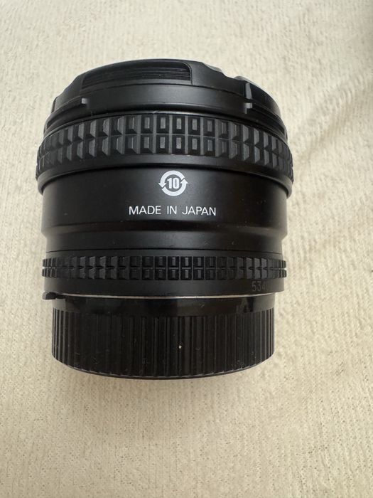 Объектив Nikon 20mm f/2.8D AF Nikkor, вспышка/бленда