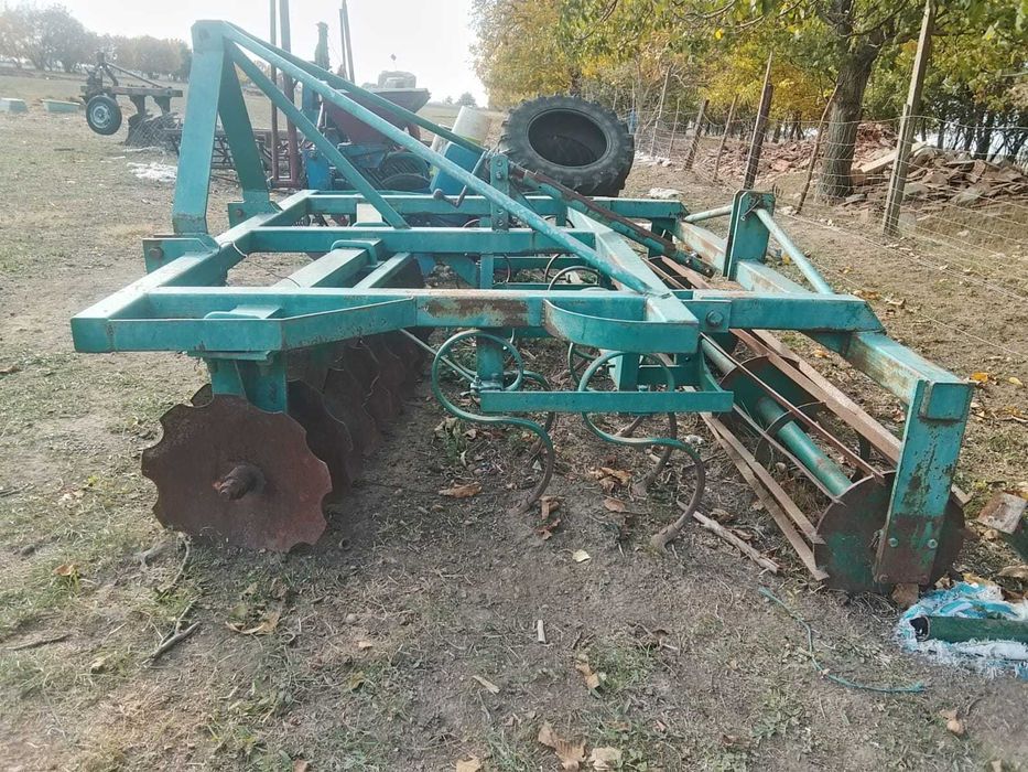 Vând presă de balotat și combinator