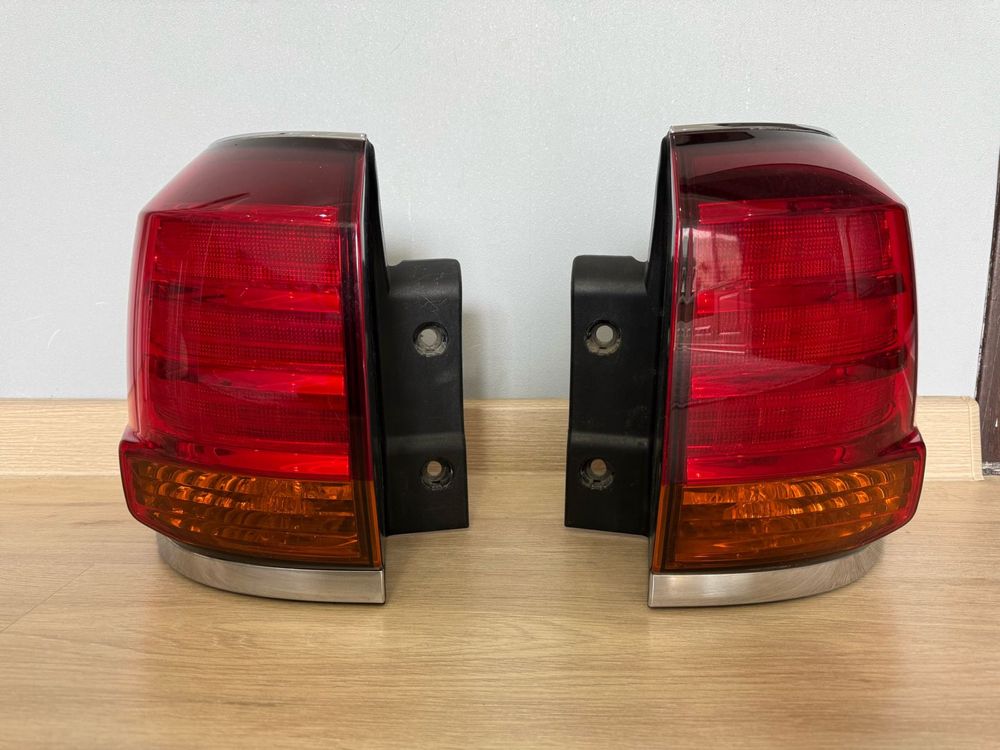Задние фонари на Lexus LX 570
