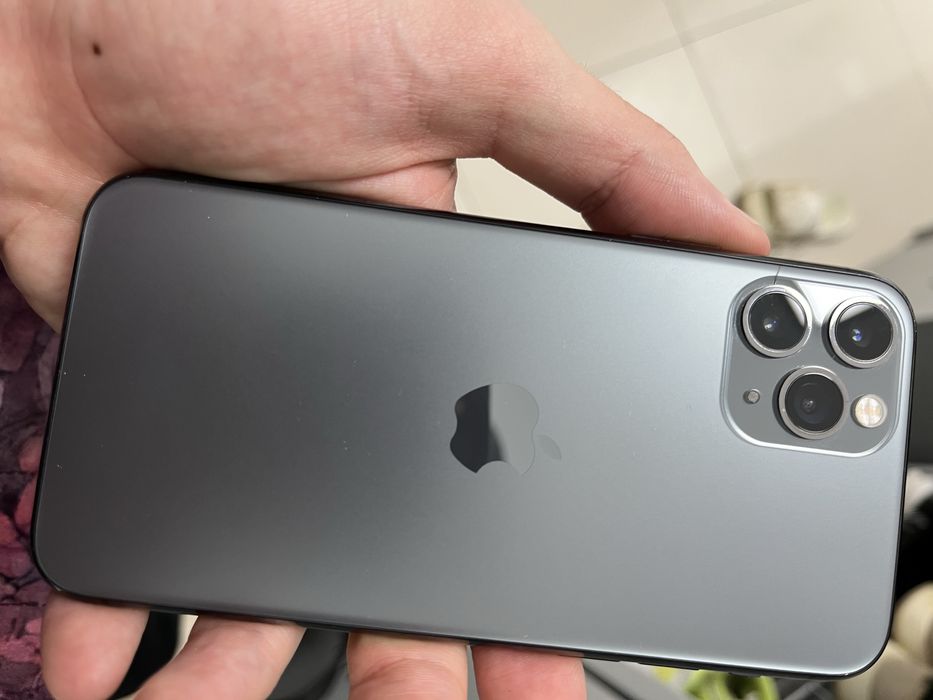 Продам Айфон 11 про