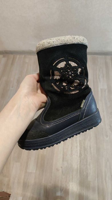 Продам зимние сапоги на деаочку