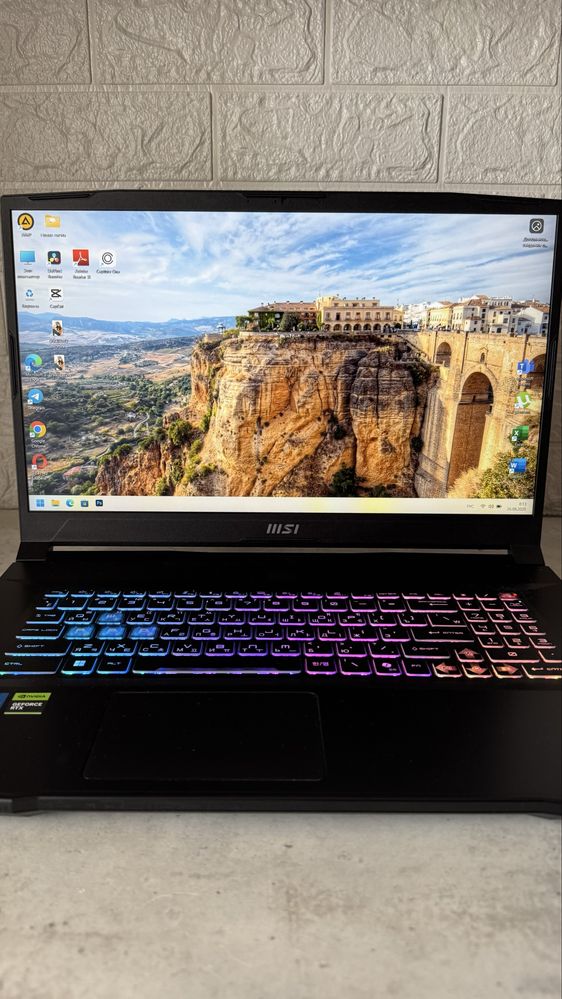 Продаю игровой ноутбук MSI Katana 17 B13VFK