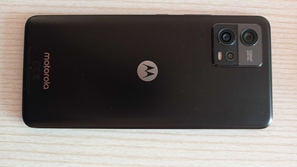 Motorola G72 256 GB със счупен екран + подарък гръб и адаптер