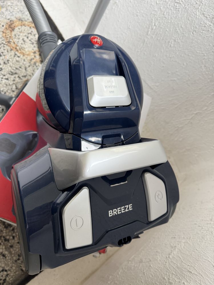 Прахосмукачка без Tорба Hoover BR71_BR20011, 700W, 2L, HEPA Филтър!