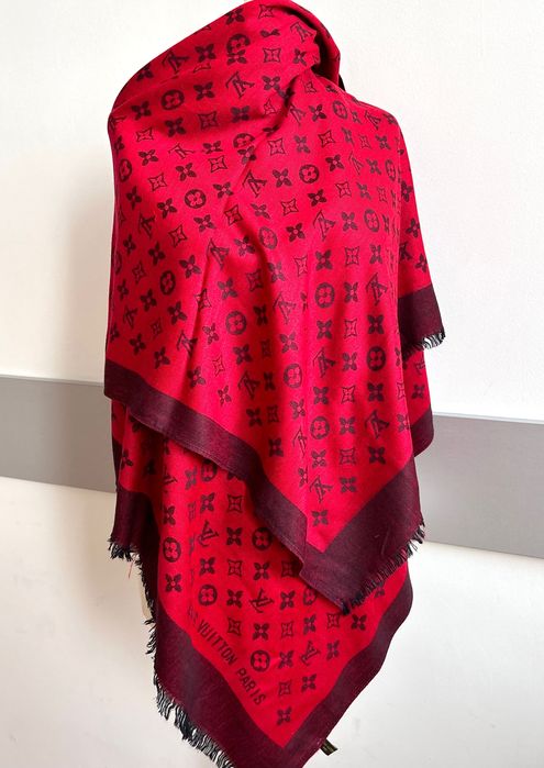 Красив шармантен шал Louis Vuitton