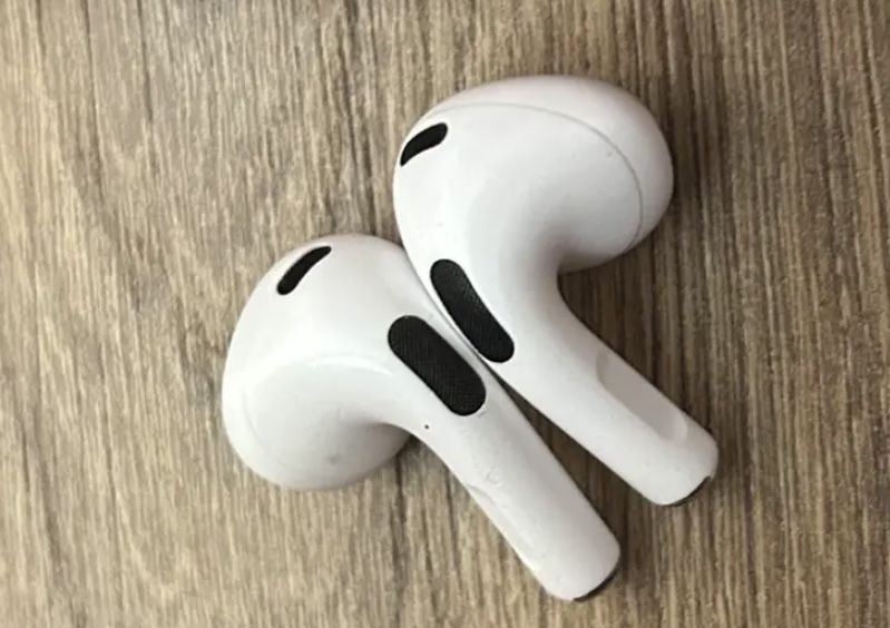 Наушники левый ухо и правый ухо от airpods 3