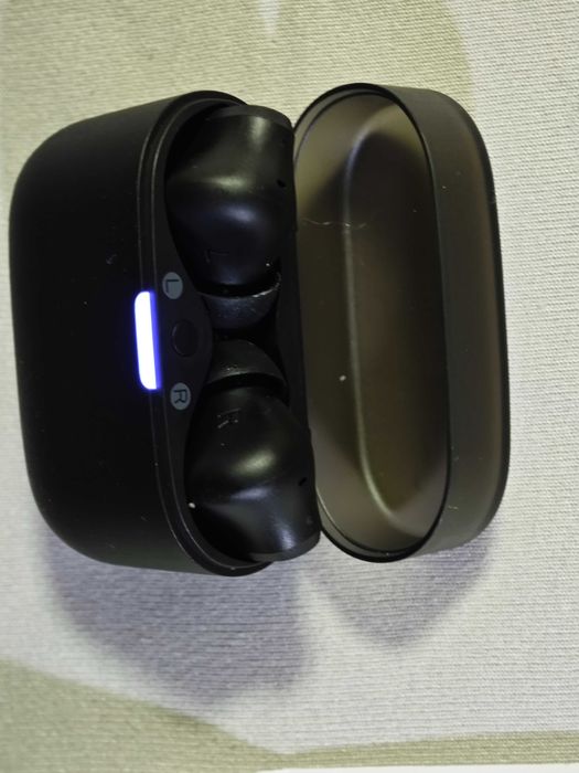 Два чифта слушалки купени днес от Технополис