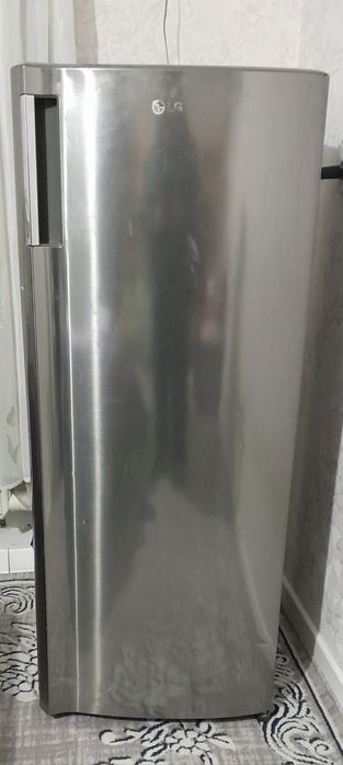 Xaladelnik sotiladi Lg