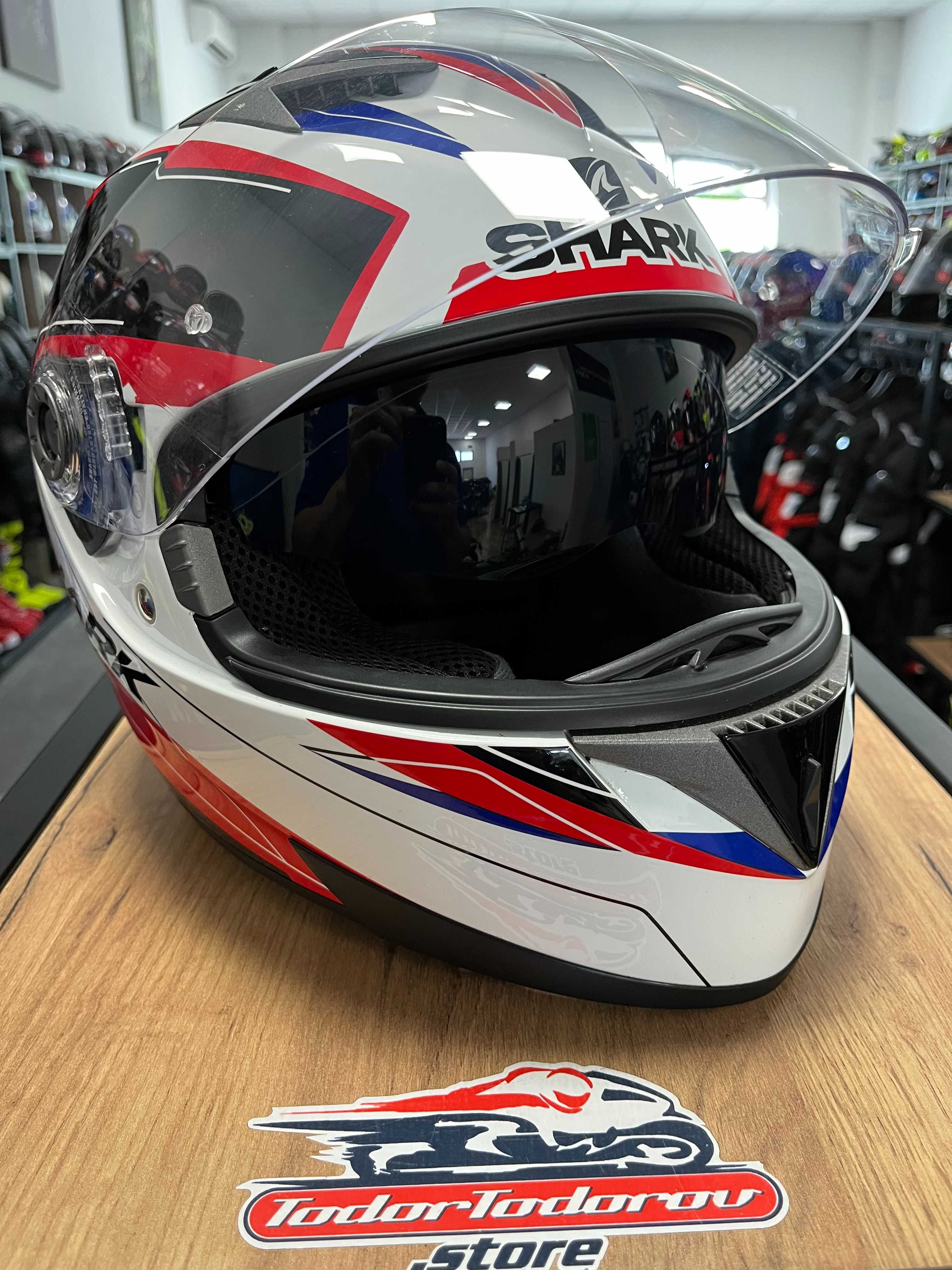 Мото каска за мотор  SHARK 700S,вградени очила, L 59-60см.като нова