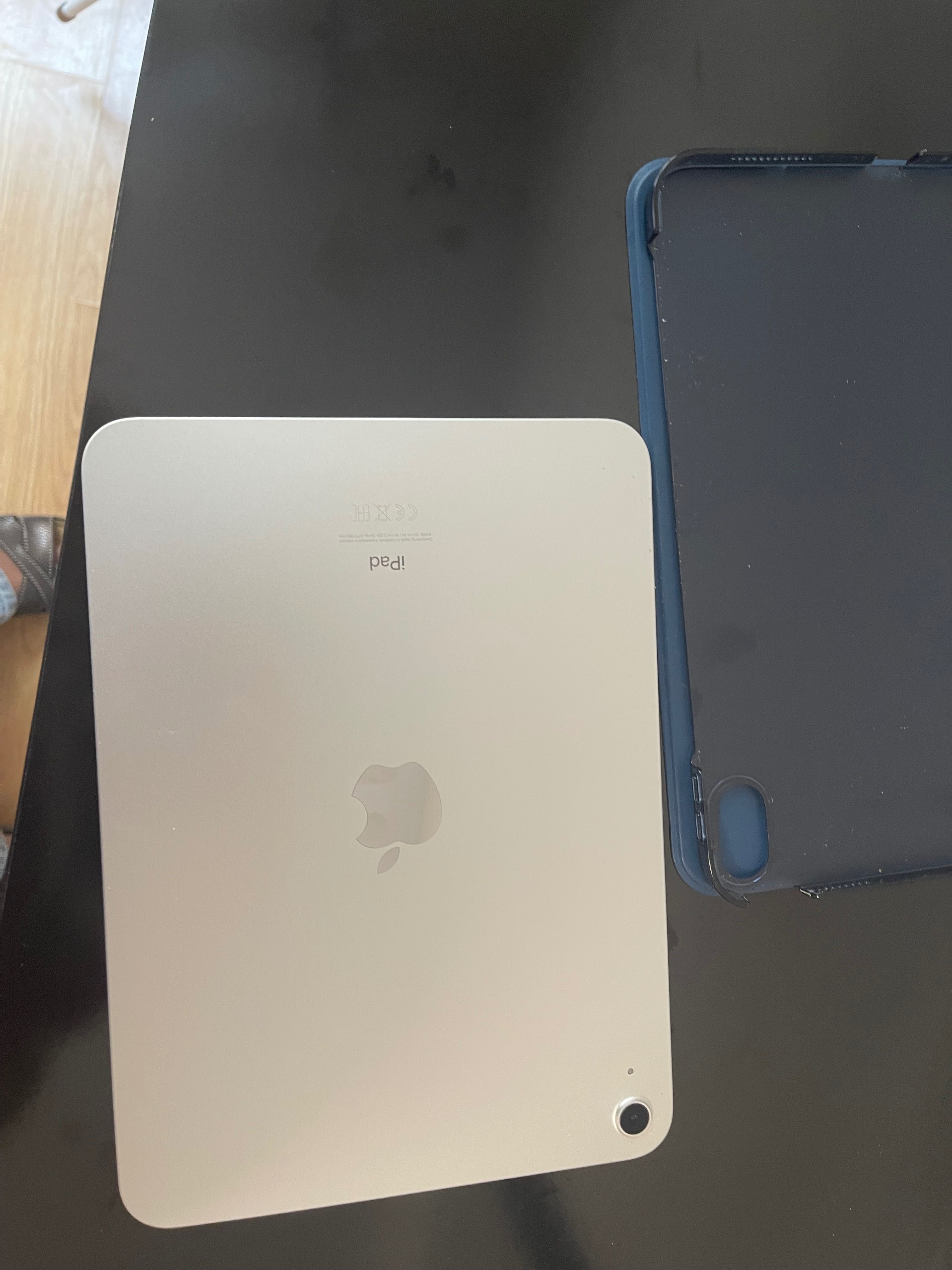 iPad 10,9” 10– 64 GB Wi‑Fi – Сив Отлично състояние + аксесоари