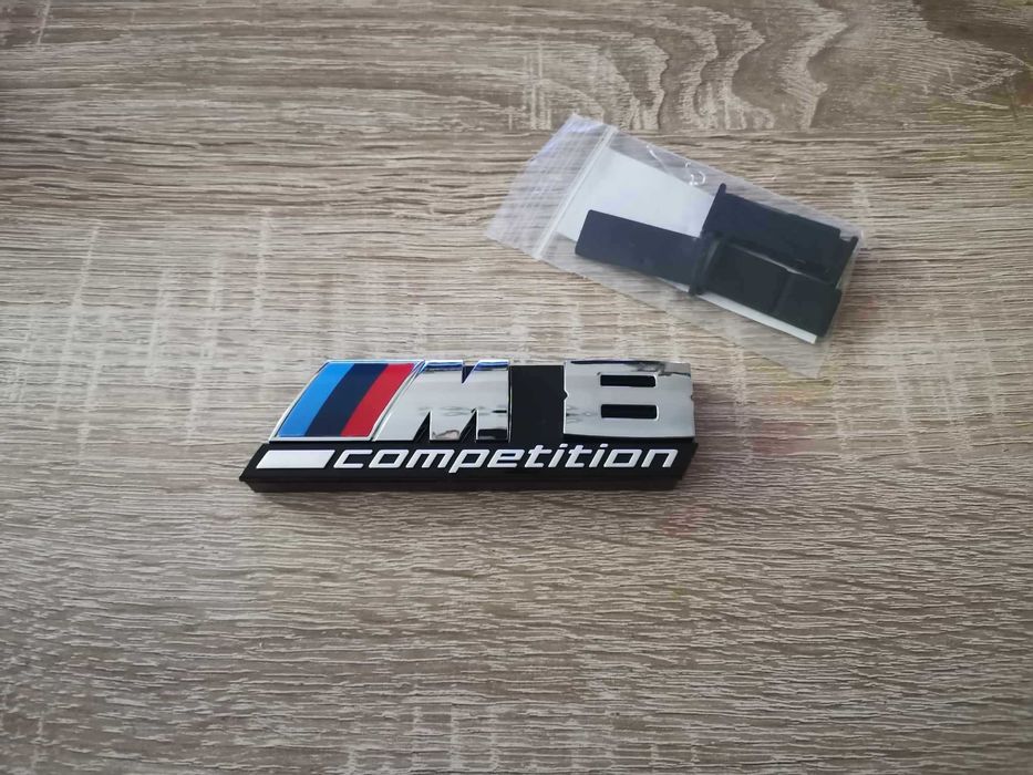 Предна решетка сребриста емблема BMW M8 Competition