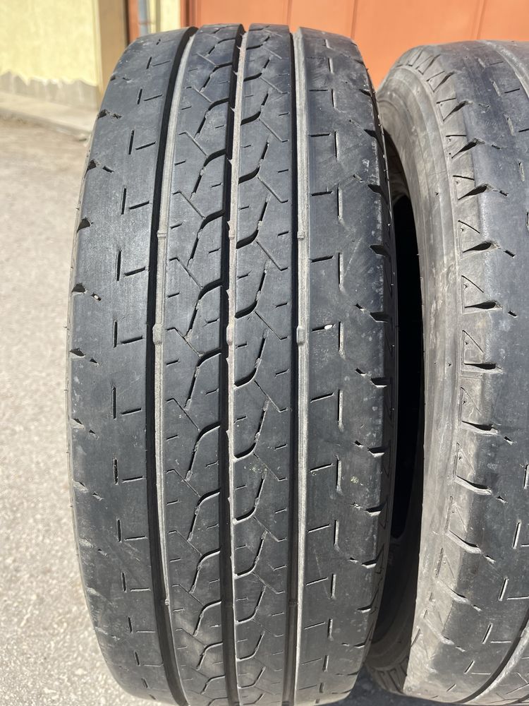 2 бр. гуми за бус 225/65/16C Bridgestone DOT 0322 7,5 mm