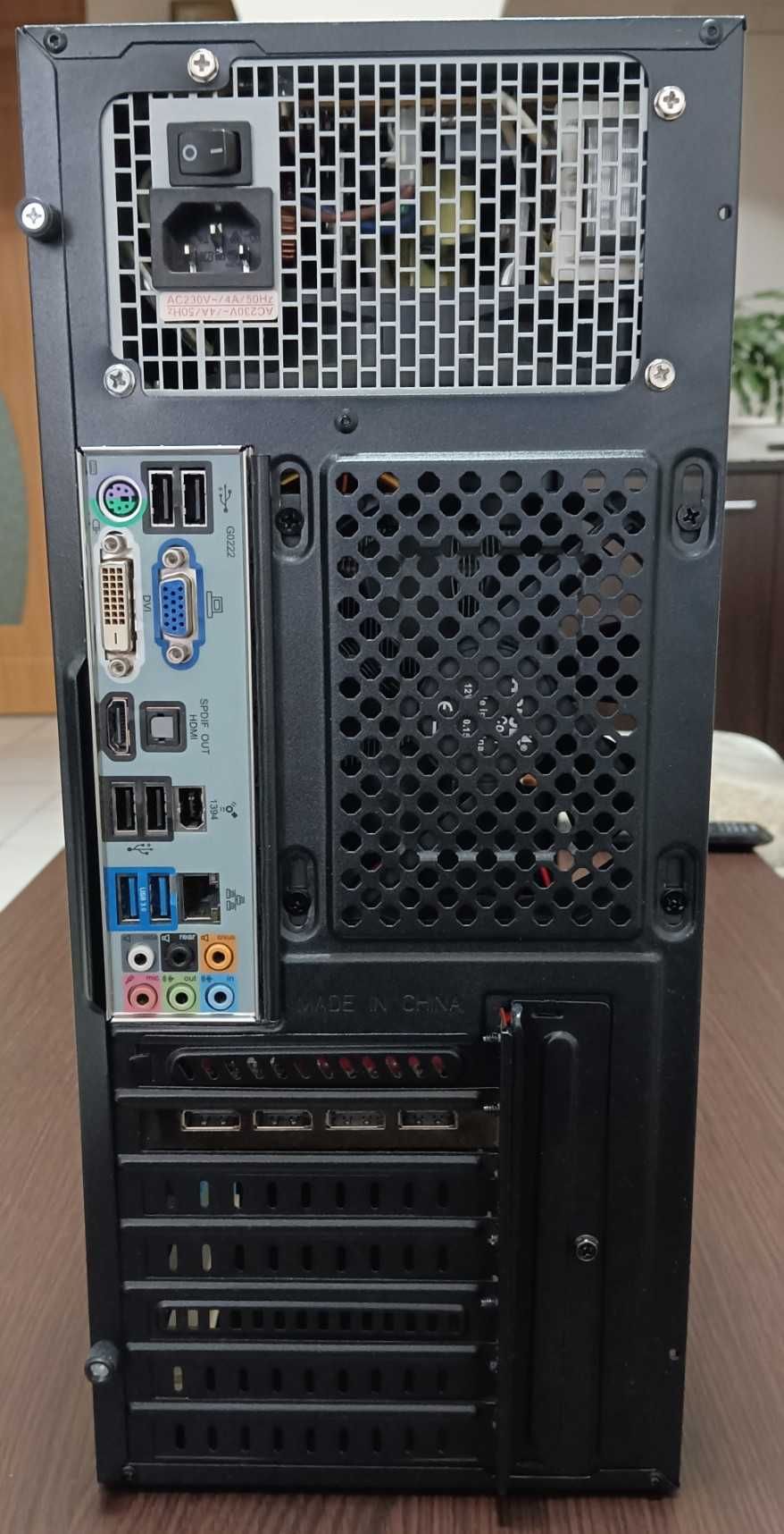 Геймърски компютри Intel AMD 16GB RAM SSD Vega 56 8GB DDR5