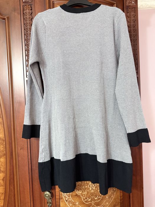 продам новое платье, трикотажное, отличное качество доина 85 см