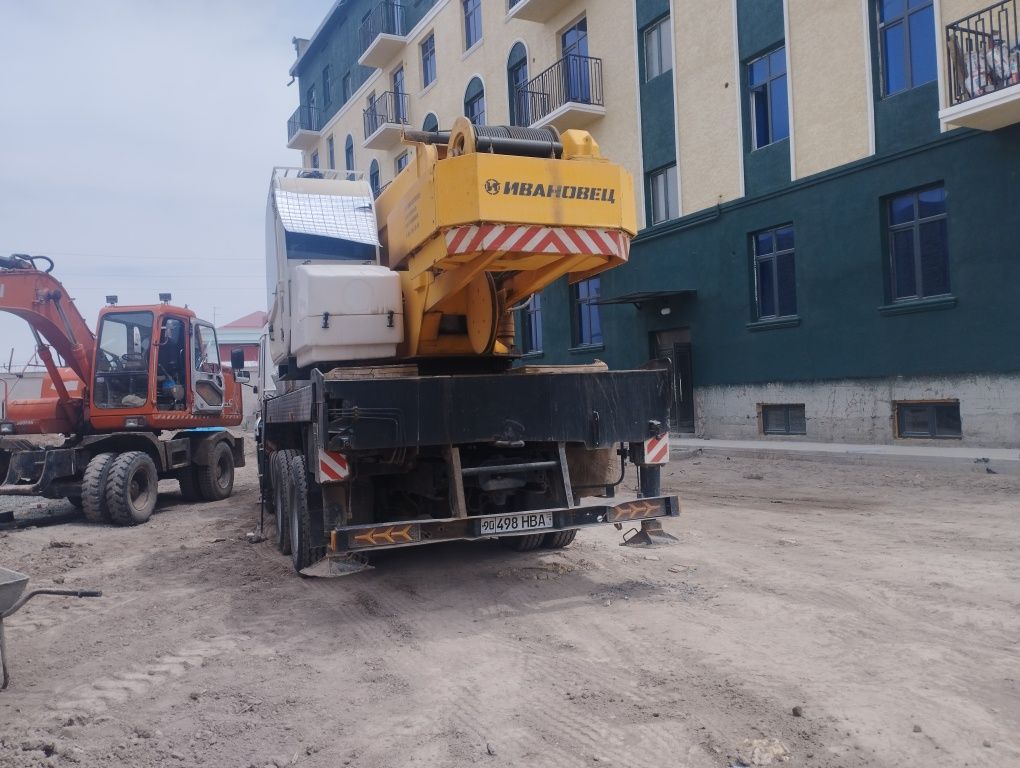 Kamaz kran  sotiladi 25 tonnalik holati alo tel .narxi  kelishiladi