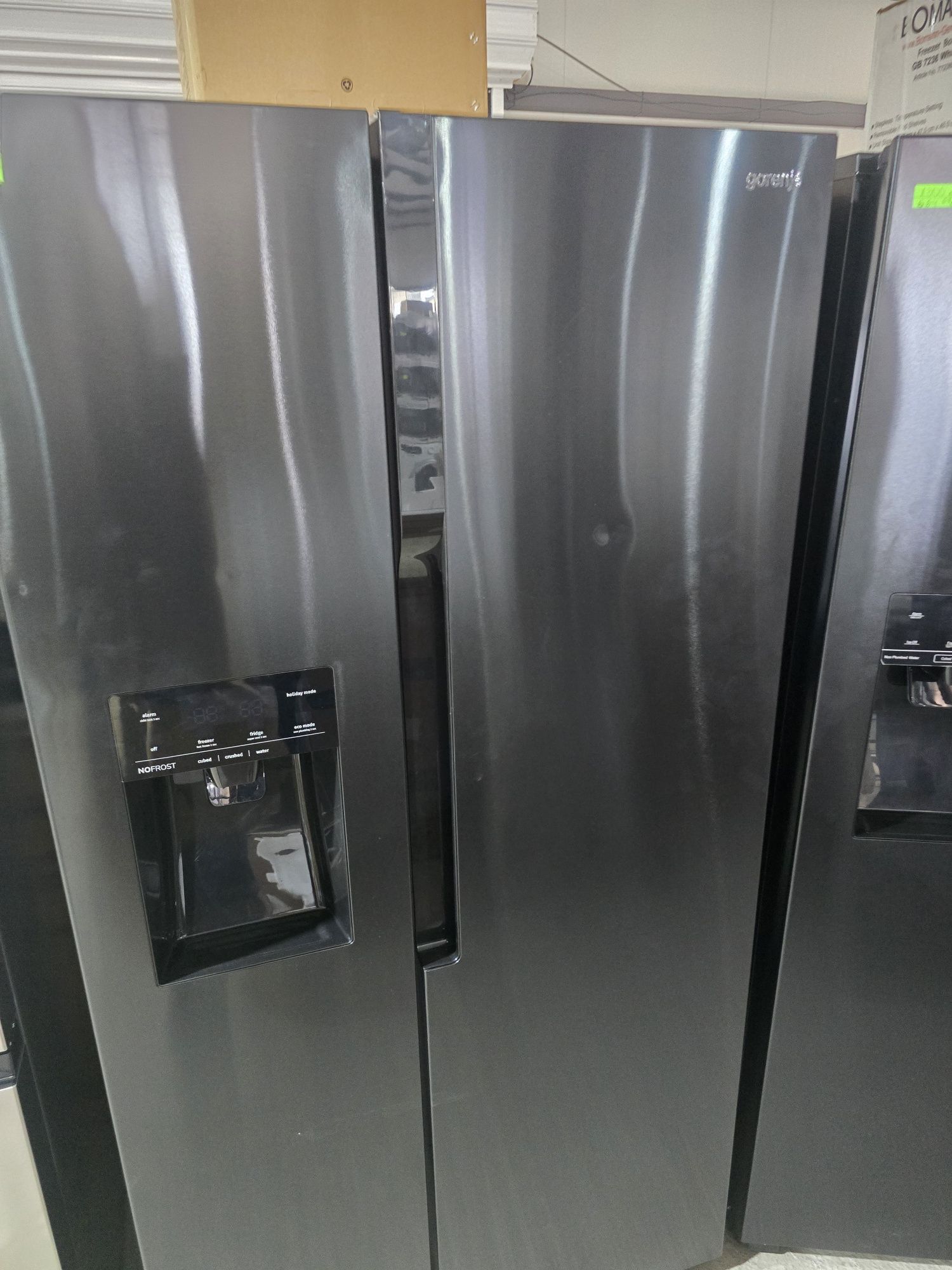 Нов инверторен side by side хладилник с фризер  Gorenje