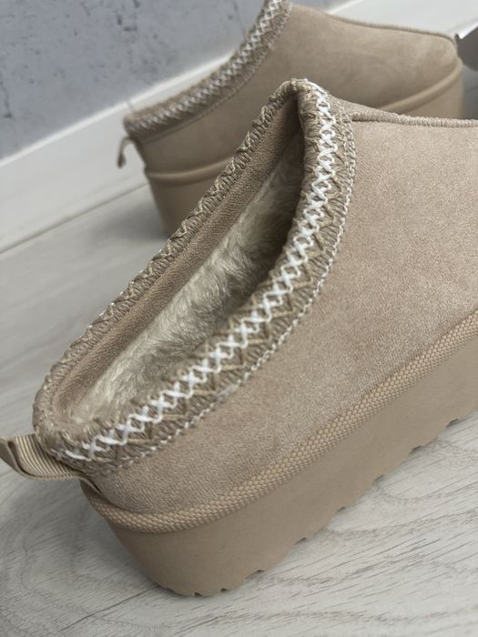 Papuci cu platforma tip Ugg