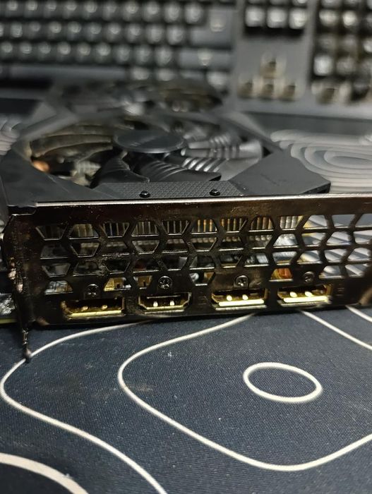 Продавам видео карта Gigabyte GeForce GTX 1660Ti