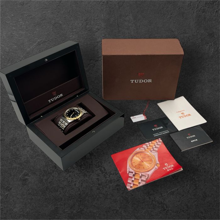 TUDOR ROYAL 41mm solid gold and diamond 90th мъжки часовник