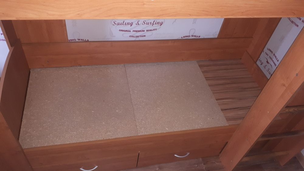 Двухъярусная кровать