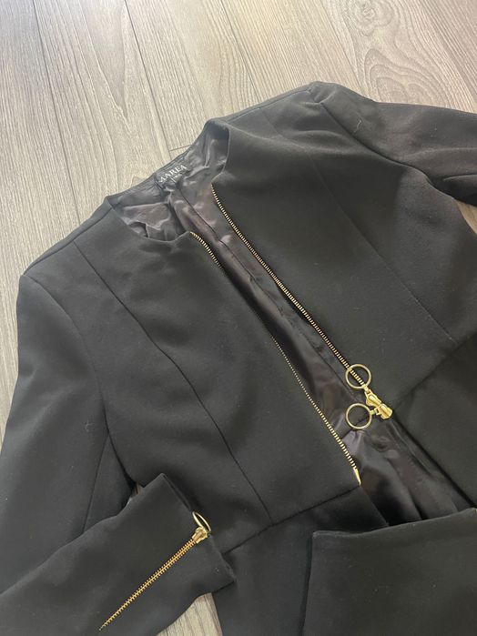 Черен костюм с пола и сако за повод