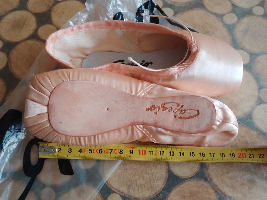 Продавам чисто нови детски палци за балет CAPEZIO GLISSE MS